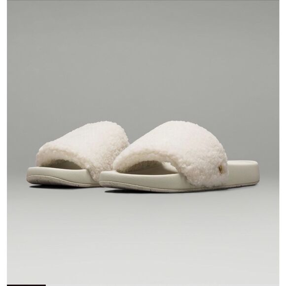 lululemon athletica Shoes - Lululemon Fleece Restfeel Slides Size 7